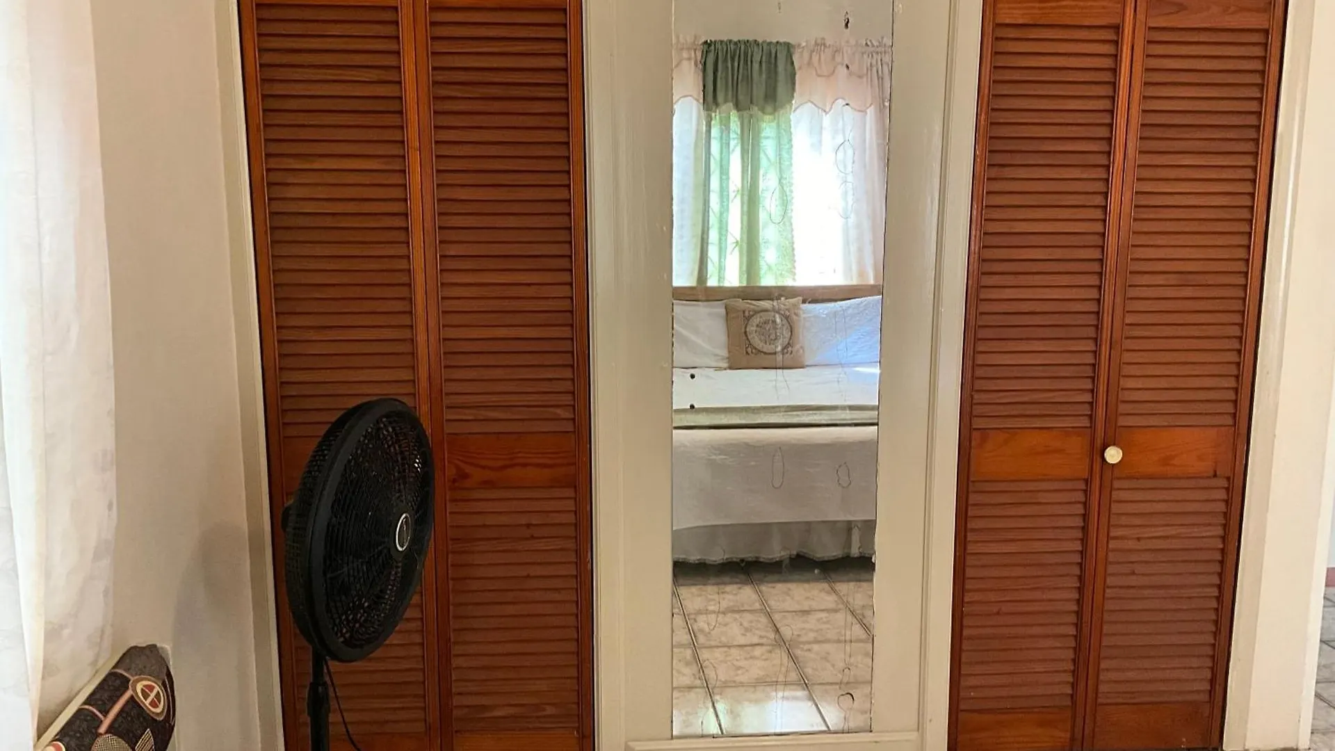 1 Bed Flat At Coconut Villa Spanish Town アパート