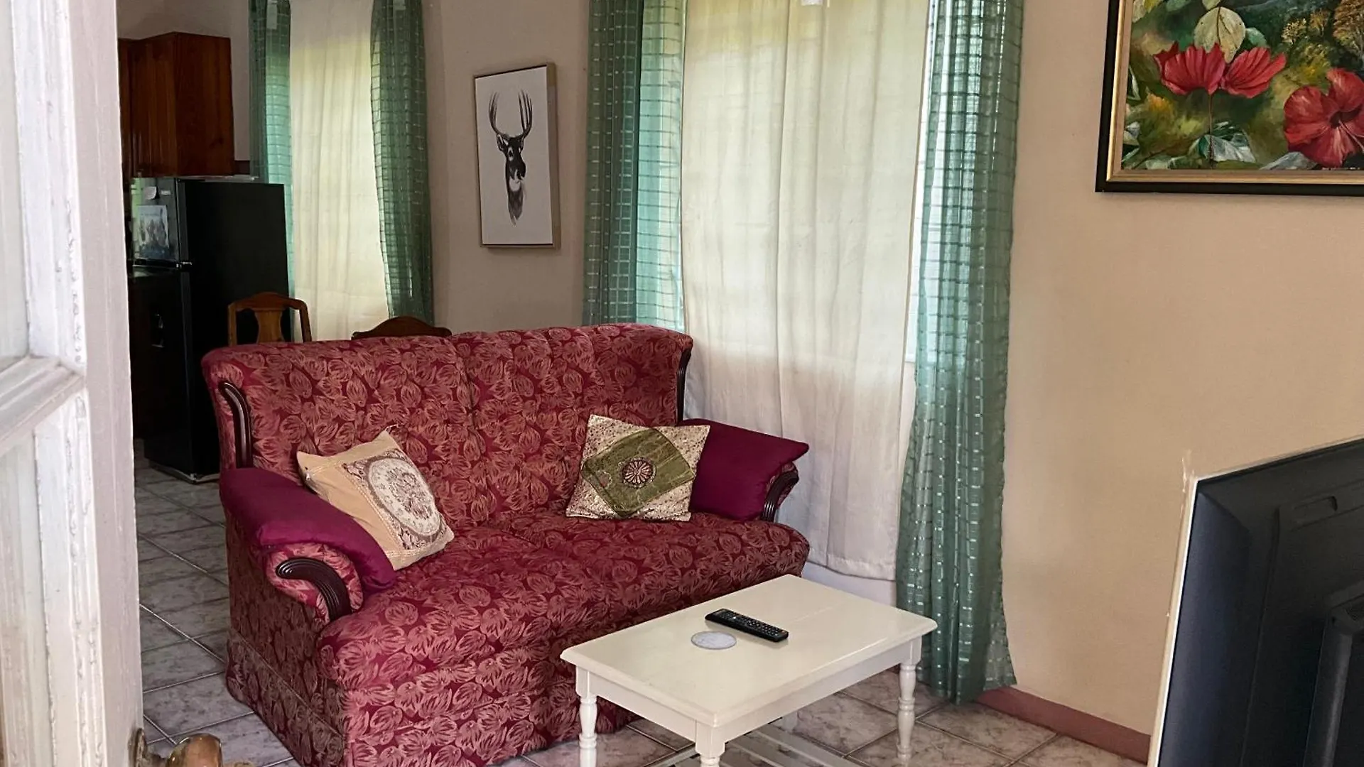 アパート 1 Bed Flat At Coconut Villa Spanish Town
